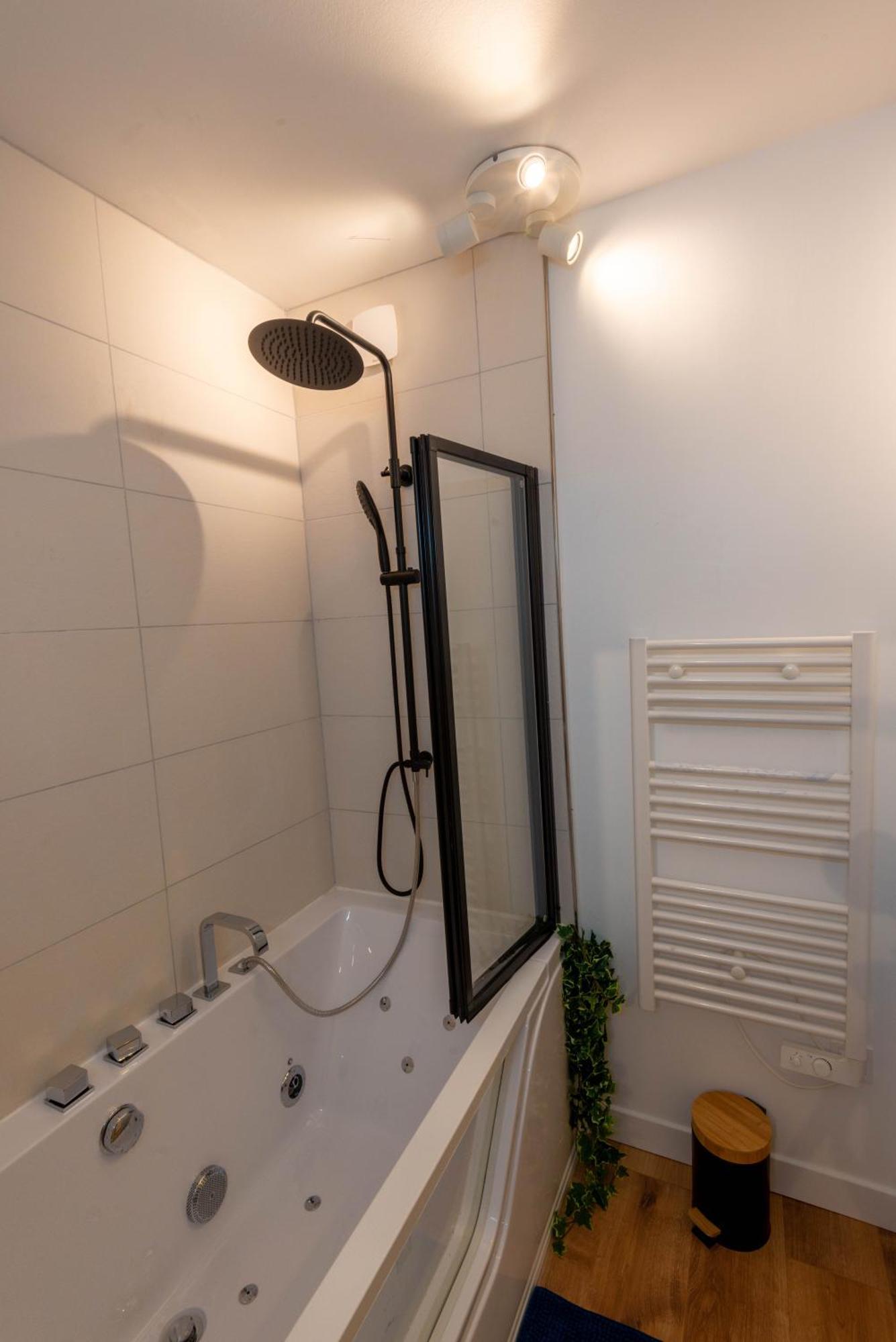Balneo & Sauna, Sejour Detente Aux Teinturiers - Metro Charpennes - Garage Villeurbanne Eksteriør billede
