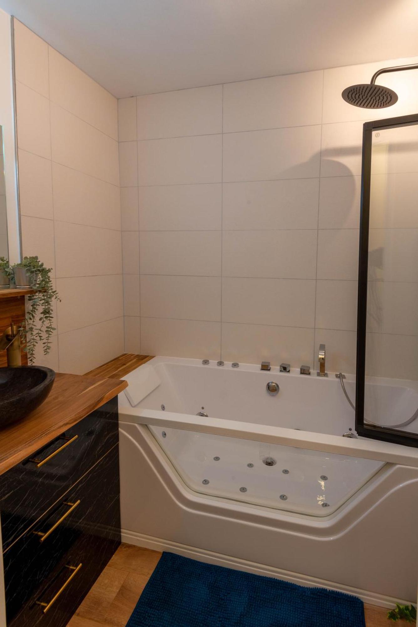 Balneo & Sauna, Sejour Detente Aux Teinturiers - Metro Charpennes - Garage Villeurbanne Eksteriør billede